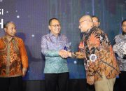 Wali Kota Makassar Danny Pomanto Menerima Penghargaan Kota Pariwisata dan Budaya Terbaik 2024