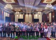 Wamendagri Bima Arya Serahkan Penghargaan Pentaloka Nasional Implementasi Kawasan Tanpa Rokok kepada Kota Makassar