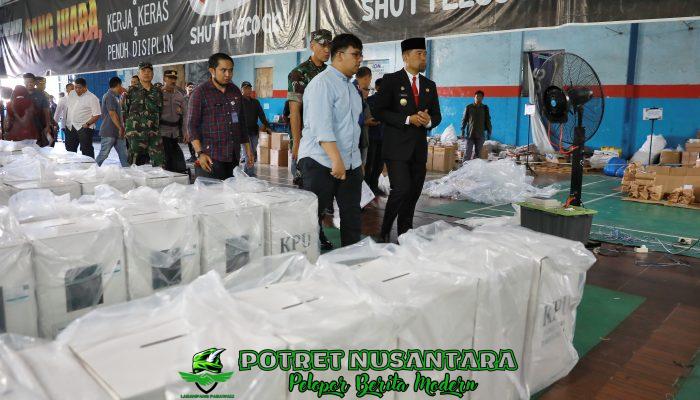 Tinjau Gudang KPU, Andi Arwin Azis: Logistik Pilkada Siap Didistribusikan