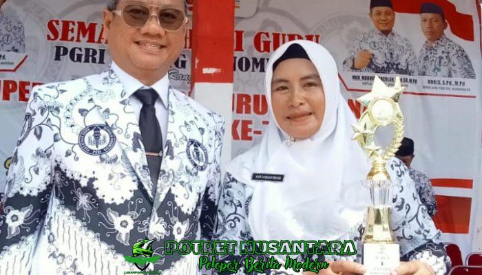 Nur Zamzam, Guru MTs. Mas’udiyah Wonomulyo Raih Juara 1 Pengucapan IKRAR Guru Indonesia di Wonomulyo