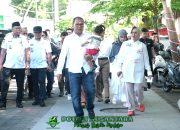 Danny Pomanto Gendong Cucu ke TPS 001 Salurkan Hak Pilihnya di Pilkada Serentak 2024