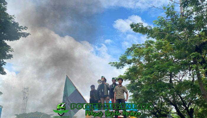HMI SAINTEK CAGORA TUTUP JALAN SULTAN ALAUDDIN, TOLAK RUU TNI