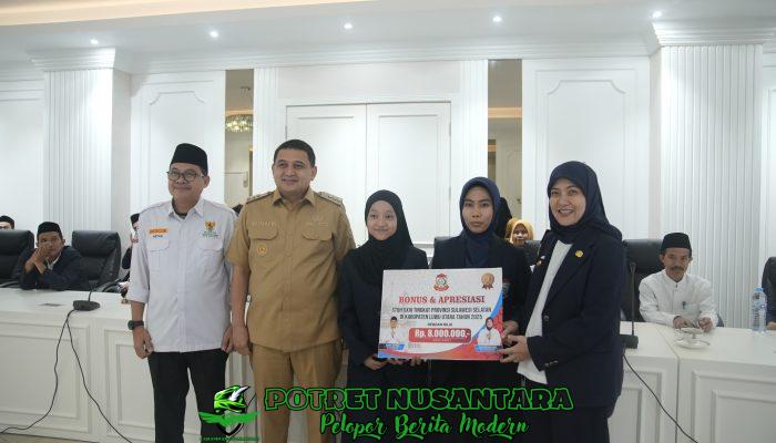 Wali Kota dan Wakil Wali Kota Serahkan Bonus Rp250 Juta untuk Kafilah Juara STQH 2025