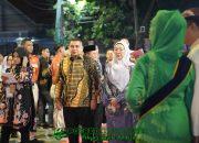 Melinda Aksa Dampingi Munafri Berikan Cinderamata Dekranasda Makassar ke Pengurus APEKSI