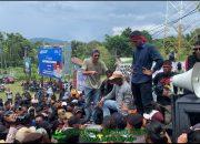 Ratusan Warga Karossa Geruduk Kantor Gubernur Sulbar, Tuntut Penghentian Tambang Pasir