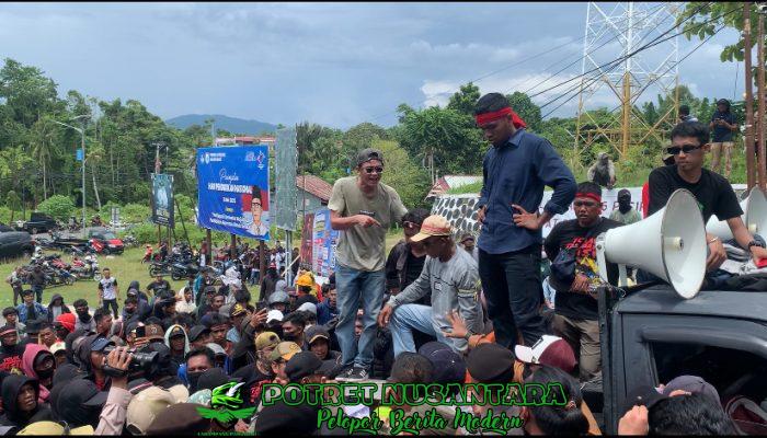 Ratusan Warga Karossa Geruduk Kantor Gubernur Sulbar, Tuntut Penghentian Tambang Pasir
