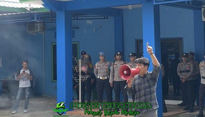 Aksi Cuci Motor di Depan Kantor PDAM Mamuju: Mahasiswa Sindir Krisis Air Tak Kunjung Selesai.