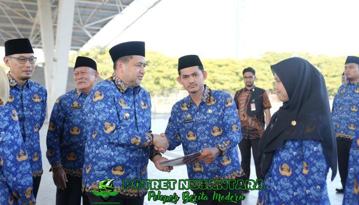 Serahkan SK CPNS 2024, Munafri Tekankan Pengabdian Pelayanan Kepada Masyarakat