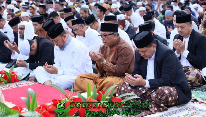Ribuan Jamaah Padati Lapangan Karebosi, Munafri-Aliyah Rayakan Iduladha Penuh Cinta dan Kepedulian