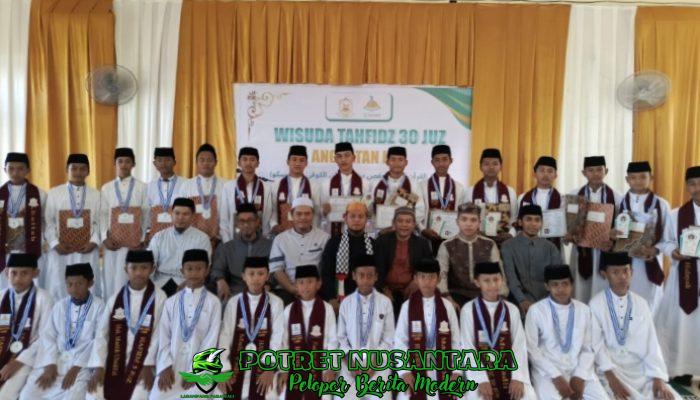 Wisuda Tahfidz 30 Juz Angkatan Pertama AL-HAFISKU: Cahaya Generasi Qur’ani Bersinar dari Moncongloe
