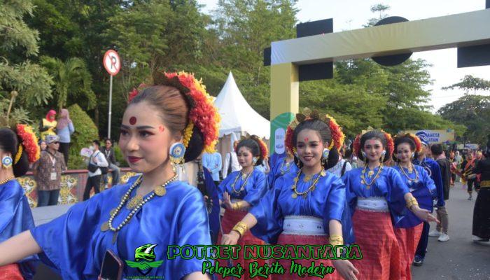 Tim Kesenian Sulbar Tampil Gemilang di Festival Folklore Internasional Samarinda, Diikuti Enam Negara