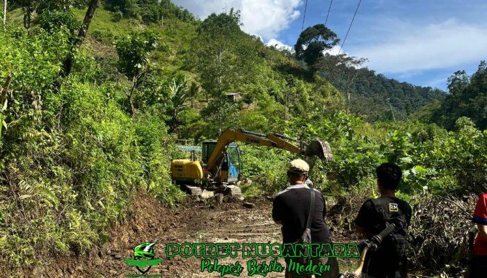 Cinta Jalanan Desa yang Terluka
