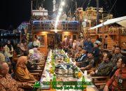 Munafri-Aliyah Bahas Pendidikan Bersama Mendikdasmen di Atas Kapal Pinisi