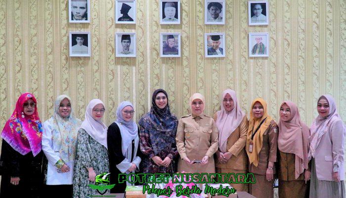 Aliyah Mustika dan Oki Setiana Dewi Gaungkan Dakwah untuk Perempuan Makassar