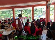 Kebersamaan di meja Makan : Kaherin Fajar Turut Dampingi Makan Siang Siswa Sekolah Rakyat