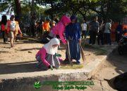 Bersama Pengurus TP PKK, Melinda Aksa Bersihkan Sampah di Kawasan Pantai Losari