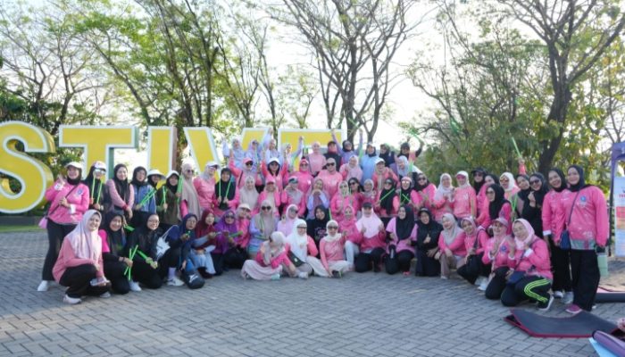 TP PKK, Dekranasda dan Bunda PAUD Makassar Kompak Gelar Senam dan Pemeriksaan Gratis