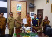 Dorong Digitalisasi Pemuda, Kominfo Sulbar Serahkan Aplikasi SIPEMUDA ke Dispora