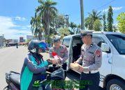Jumat Berkah, Polantas Sulbar Tebar Semangat Merah Putih dan Edukasi Keselamatan Lalu Lintas