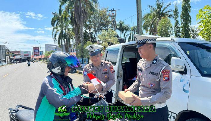 Jumat Berkah, Polantas Sulbar Tebar Semangat Merah Putih dan Edukasi Keselamatan Lalu Lintas