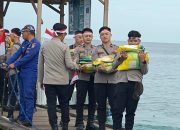 Polda Sulbar dan Pemprov Sulbar Menembus Ombak, Hadirkan Pangan Murah di Pulau Karampuang