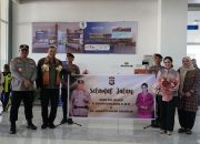 Kapolda Sulbar Lepas Kepergian Irjen Pol (Purn.) Adang Ginanjar dan Ibu Miranti dengan Penghormatan Terakhir