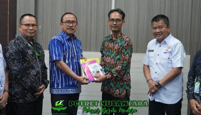 PT Intan Pariwara Donasikan 670 Buku ke Perpusip Sulbar, Dukung Program Literasi Daerah
