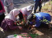 Ketua TP PKK Makassar Tanam Bougenville dan Kompos Biopori di Anjungan Losari