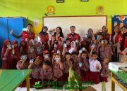 “TINOSU” Gaungkan Gizi Anak: Mahasiswa Unhas Ajak Siswa SD di Desa Tino Jeneponto Minum Susu Setiap Hari