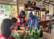 Mahasiswa KKN-T Unhas Desa Dampang Dorong UMKM Go Digital dengan QRIS