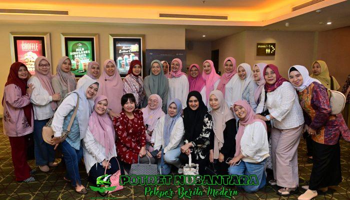 Aliyah Mustika Ilham Nobar Film “Penantian Buah Hati” Bersama TP PKK Makassar