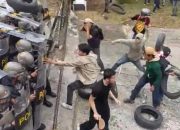 Ricuh di Mamuju! Gas Air Mata Warnai Aksi Bubarkan DPR
