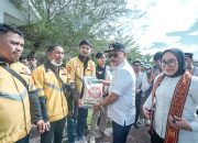 Gubernur Sulbar dan Bupati Mamuju Bagikan Beras Gratis untuk Ratusan Ojol