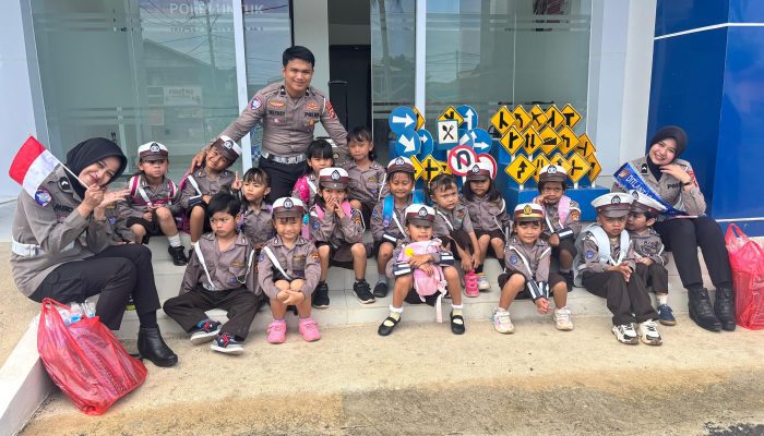 Serunya! Polisi Ajak Anak TK Belajar Mengenal Rambu Lalu Lintas dan Bermain