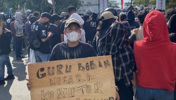 “Guru Bukan Beban Negara” Nasib Tragis Guru Honorer di Mamuju Usai Ikut Aksi