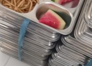 Viral! Beredar Foto Menu Bergizi SMP 2 Mamuju, Isinya Mie Goreng dan Buah Semangka