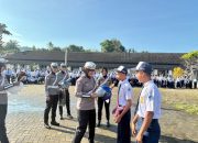 Polwan Cantik Ditlantas Polda Sulbar Jadi Pembina Upacara di SMPN 2 Mamuju