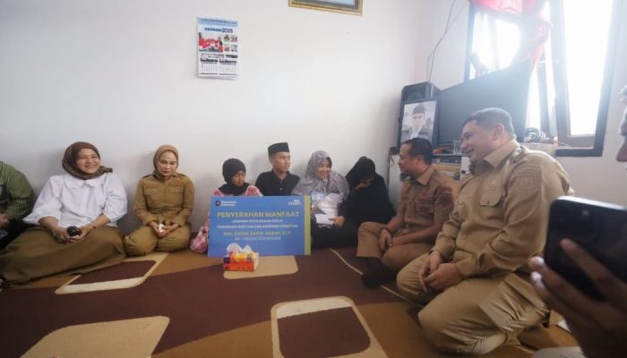 Munafri-Aliyah dan Gubernur Sulsel Serahkan Santunan ke Keluarga ASN Korban di DPRD