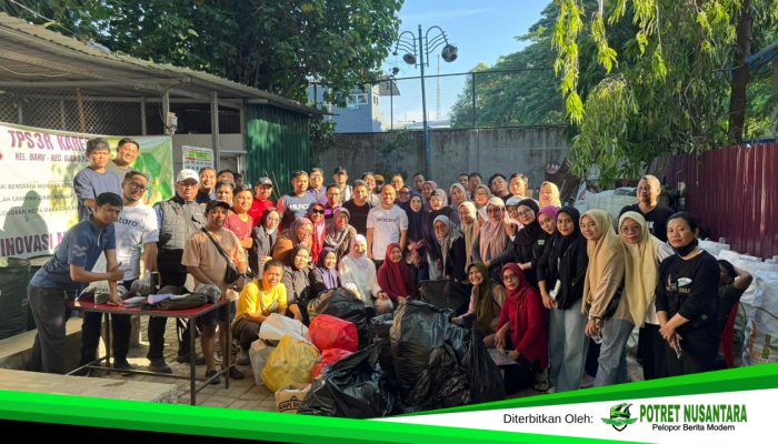 Diskominfo Makassar Peringati WCUD 2025 dengan Kerja Bakti dan Kunjungan ke TPS3R