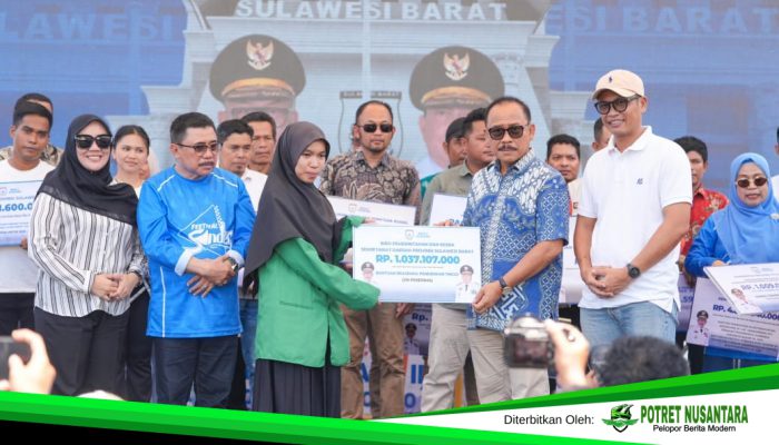 Gubernur Sulbar Bagikan Beasiswa untuk 216 Mahasiswa di Festival Sandeq Majene