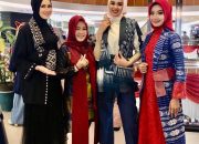 Tenun Sekomandi Tampil di Fashion Show FESyar KTI, Festival Ekonomi Syariah Indonesia Timur