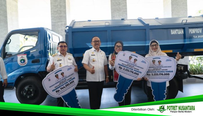 Gubernur Sulbar Serahkan Truk Sampah untuk Mamuju, Majene, dan Polman