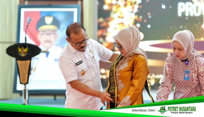 Gubernur Sulbar Kukuhkan Hj. Harsinah Suhardi sebagai Bunda PAUD dan Bunda Guru Sulbar 2025–2030