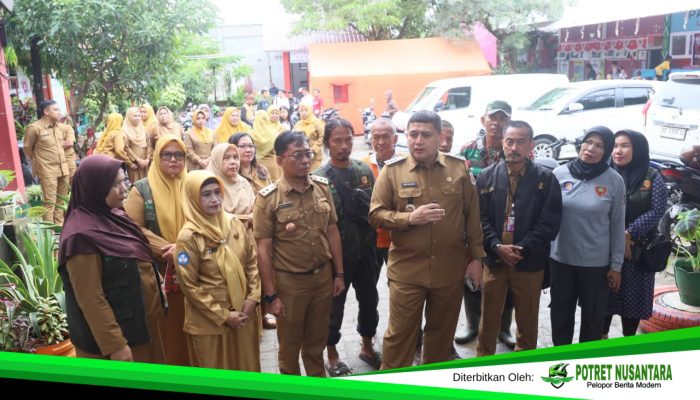 Wali Kota Makassar Cek Langsung Pengungsi Banjir, Jamin Bantuan dan Layanan Kesehatan Berjalan Optimal