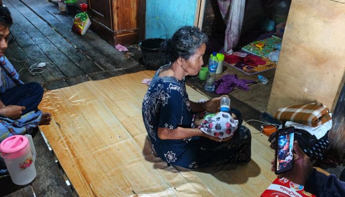 Bupati Polman Pastikan Air Bersih untuk Bayi Anissa, Siapkan Perbaikan Sumur dan Pembangunan MCK