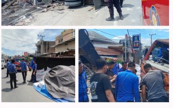 Baru Terima SK PPPK, Damkar Polman Tanpa Ganti Seragam Evakuasi Truk Pengangkut Pakan Terguling