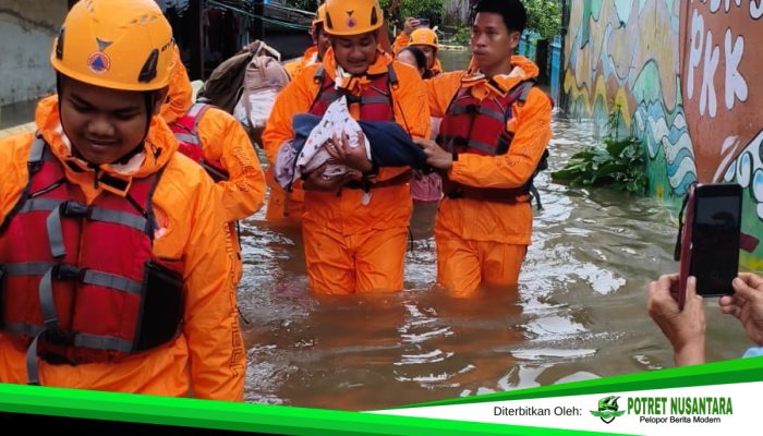 Makassar Siaga Banjir, TRC Evakuasi Warga dan Satgas PU Bersihkan Drainase