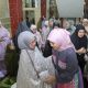 Perkuat Ukhuwah di Bulan Suci, Aliyah Mustika Ilham Shalat Tarawih Bersama Warga di Masjid Miftahul Falah
