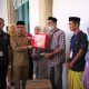 Bupati Polman Salurkan Bansos Kemensos RI untuk Korban Kebakaran Galung Tulu