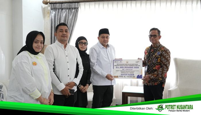 Pemkot Makassar dan Taspen Berikan Santunan untuk Ahli Waris Almarhum Andi Muhammad Yasir